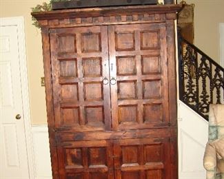 Large armoire/