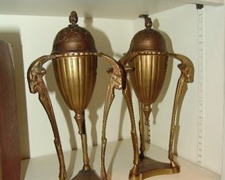 Pair urns