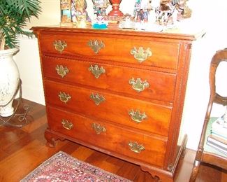 Mahogany chest with 4 drawers and bat wing brass pulls