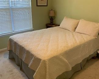 EXTRA NICE QUEEN SIZE BED