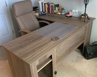 HIGH END OFFICE DESK