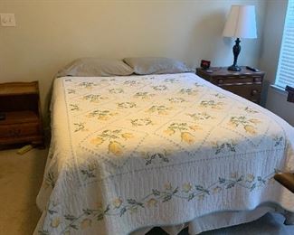 QUEEN SIZE BED WITH GORGEOUS HANDMADE QUILT