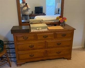 MAPLE DRESSER WITH MIRROE