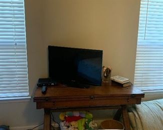 1 OF SEVERAL FLATSCREEN TV'S