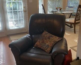 1 OF 2 LEATHER RECLINERS