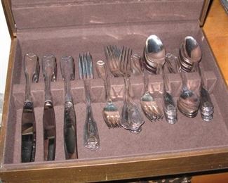 SILVERPLATE SILVERWARE SET