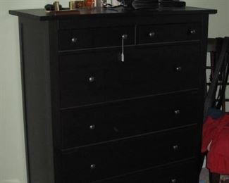 NICE BEDROOM CHEST OF DRAWERS