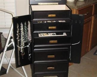 JEWELRY BOX AND JEWELRY