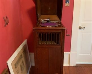 Nice old Victrola