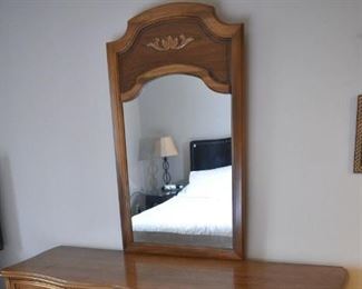 Dresser w/mirror