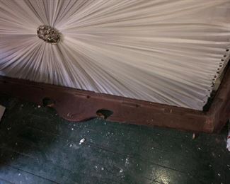 TOP ROSEWOOD HALF CANOPY OF RARE MUSEUM QUALITY AMERICAN CIVIL WAR VICTORIAN TESTER BED WITH HALF CANOPY CIRCA 1860 