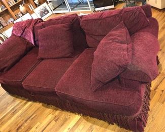 HENREDON HIGH QUALITY CLASSIC COLLECTION FULL LENGTH SOFA WITH FRINGE 