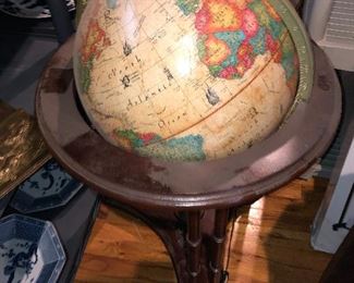 LARGE GLOBE WITH WOODEN HOLDER THAT LIGHTS UP INSIDE WITH PLUG LIGHTING