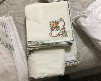 Embroidered table cloth sets 