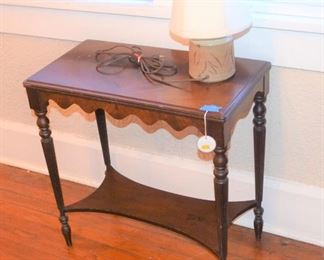 NICE TABLE AND POTTERY LAMP