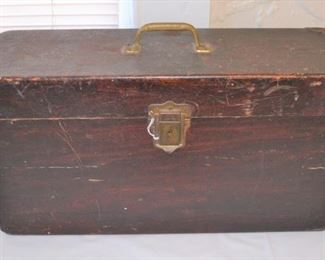 ORIGINAL WOOD CARRYING CASE FOR WILLCOX & GIBBS SEWING MACHINE