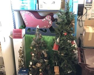 Trees, sleigh, 8 wreaths, and much more holiday decor