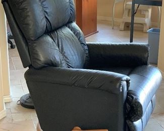 La-Z-Boy Leather Blend Recliner Chair	41x33x38in	HxWxD
