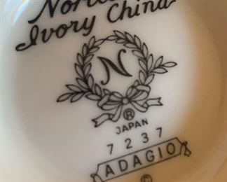 74pc Noritake ADAGIO Ivory China Set	 		 
