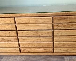 Oak 9-Drawer Long Dresser	28x65x17in	HxWxD
