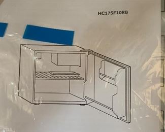 Haier Dorm Style Mini Refrigerator Hc175F10RB	 	