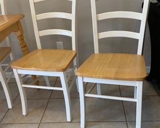 Country Maple Table w/ 4 Chairs	29x29x48in	HxWxD
