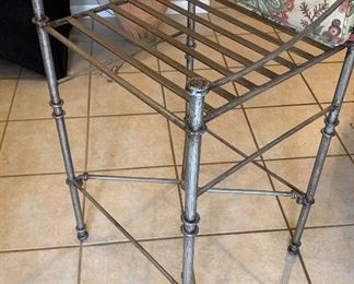 4 Iron Counter Height Stools	45x20x20.  Seat Height: 30in	HxWxD