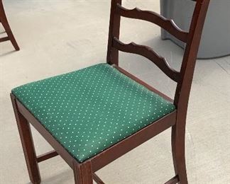 Mahogany Vintage Table w/ 6 Chairs	30x44x64in (3 12in leaves)	HxWxD