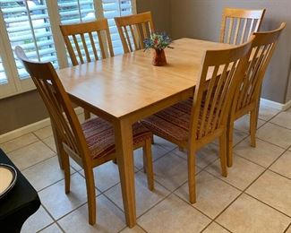 Natural Maple Dining table w/ 6 Chairs	29.5x36in x 60in	HxWxD

