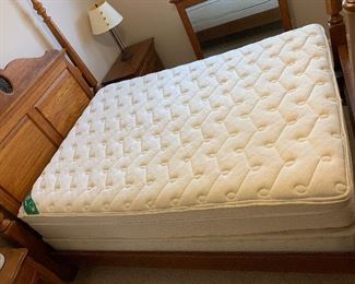 Queen Cochrane 4 Post Oak Bed Serra Perfect Sleeper	70x65x88	HxWxD

