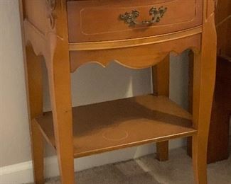 Vintage Maple End Table	26x20x15in	HxWxD
