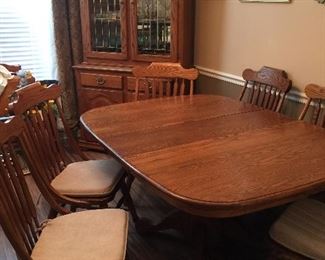Oak table 6 chairs 
