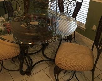 Kitchen glass top table and 4 chair 