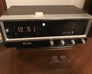 Vintage Zenith radio clock