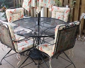 Nice Newer Patio Set with cushions and Umbrella