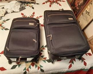 2 pieces rolling luggage