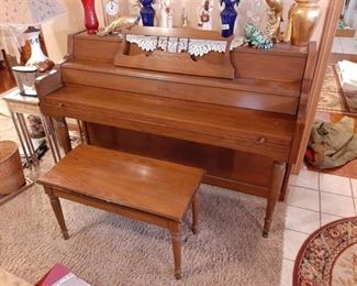 Jannsen piano with bench