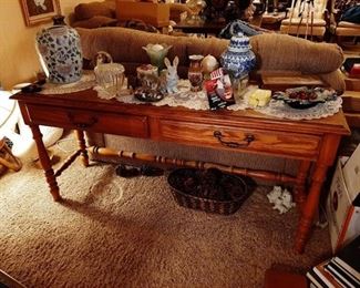 American drew oak sofa table with 2 drawers