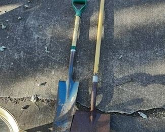 2 shovels with fiberglass handles