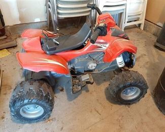 Powerwheels 4 Wheeler with battery and charger - not charged, untested