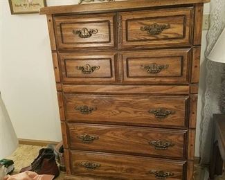 chest of drawers - matches lot 4138