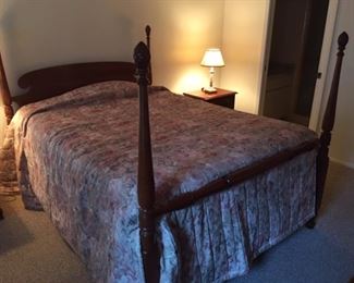 Stickley Queen bed part of matching Queen Pineapple four poster bedroom set