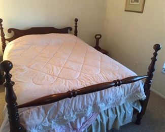 Stickley full size four poster bed part of matching four poster bedroom set