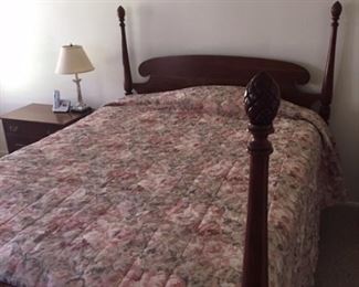 Stickley Queen size bed- part of matching Queen Pineapple four poster bedroom set