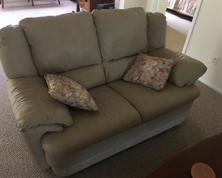 Cream colored leather love seat - like new condition!
