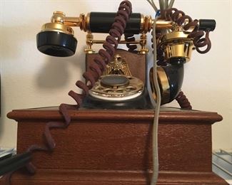 working old fashioned rotary style phone