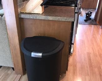 Step waste basket