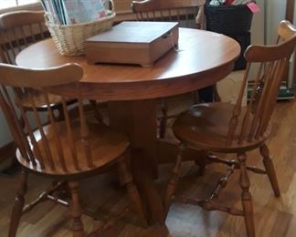 Oak Pedestal Table, it has been refinished. 4 maple chairs. 