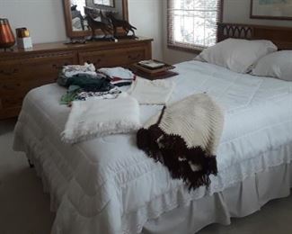 Full size Thomasville Bedroom Set, Mid Century Modern.