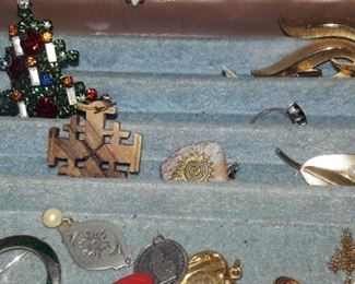 Small selection of brooches.